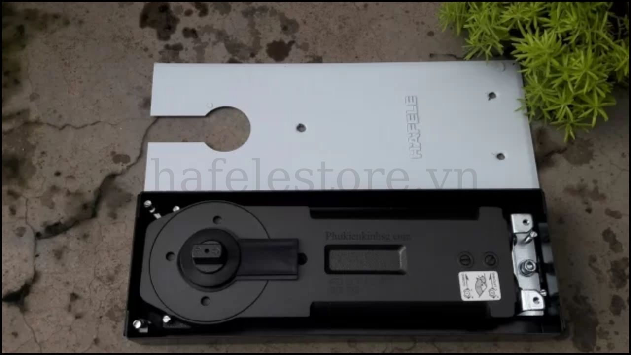 Bản lề sàn Hafele tích hợp cơ cấu thủy lực