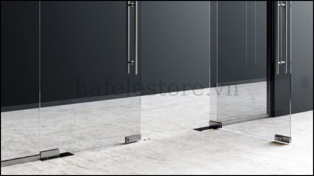 Các yếu tố ảnh hưởng đến việc chọn kích thước bản lề thủy lực