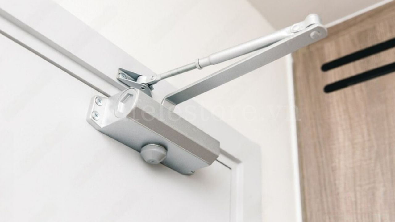 Tay co lắp nổi được sử dụng rộng rãi trong nhà ở, văn phòng và công trình công cộng