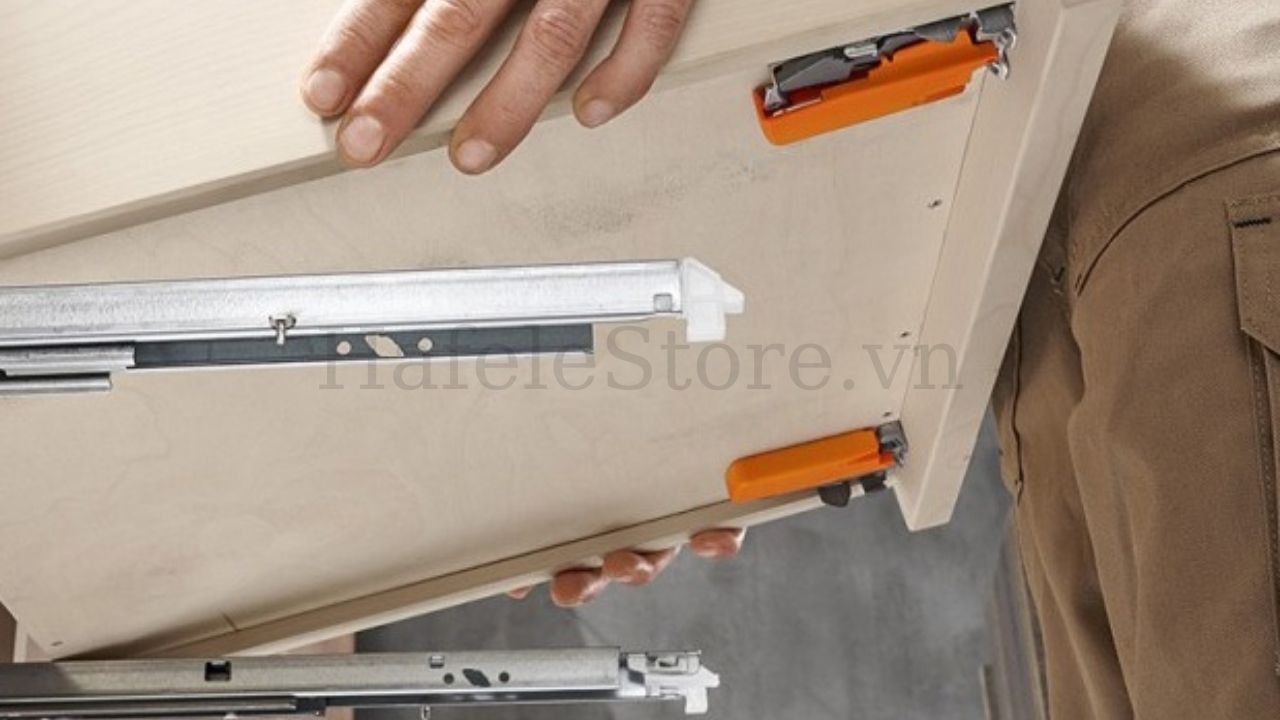 Hướng dẫn lắp đặt và căn chỉnh ray âm đáy giảm chấn Hafele chuẩn xác