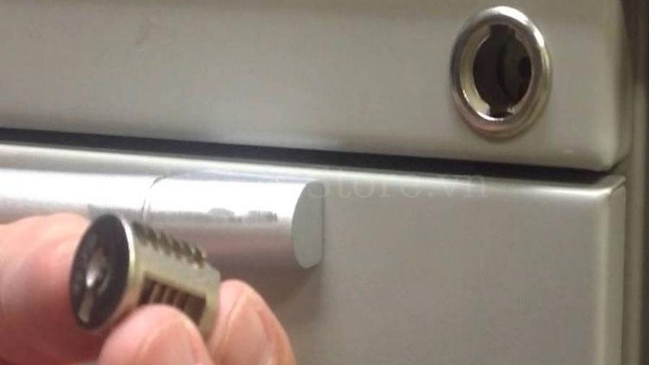 Nguyên nhân khiến ổ khóa tủ văn phòng thường xuyên bị kẹt